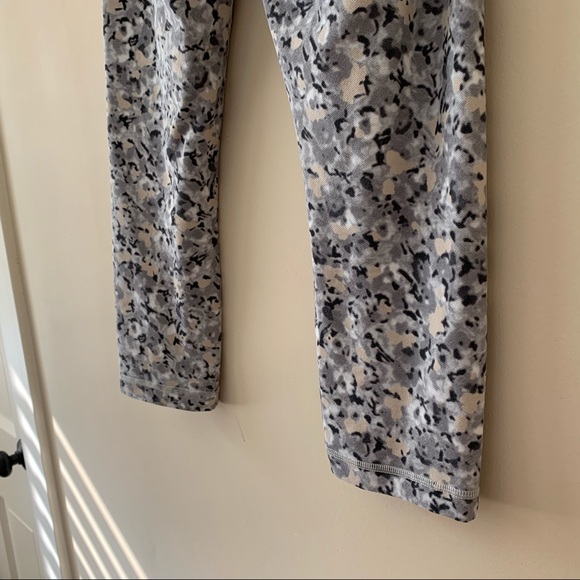 lululemon athletica cropped size 8 yoga leggings - Picture 11 of 13